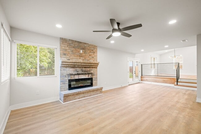 Building Photo - BEAUTIFUL HOUSE FOR RENT NEAR 1604 W/ GUIL...