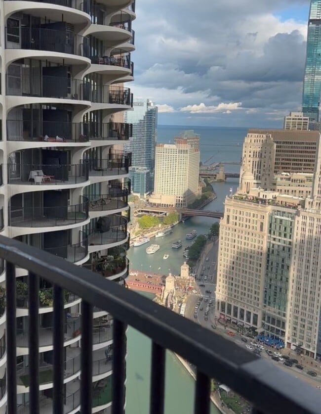 Building Photo - 300 N State St