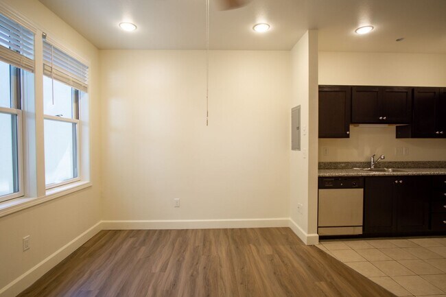 Building Photo - Get 2 WEEKS FREE: Contemporary Studio in Sullivan's Gulch!