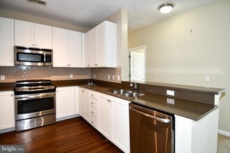 Building Photo - 2105 N Glebe Rd
