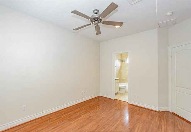 Building Photo - 5514 Crooms St