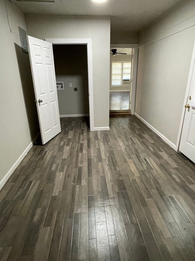 Building Photo - 2 BEDROOM 2 BATHROOM HOUSE BY UNT