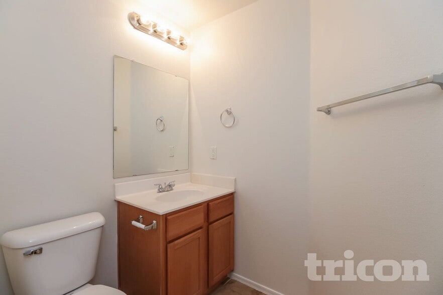 Building Photo - 1350 S Greenfield Rd