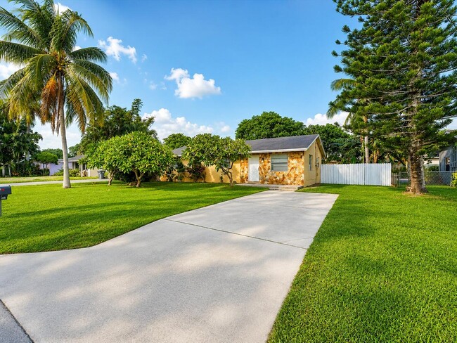 Building Photo - 3561 Oberon Ave