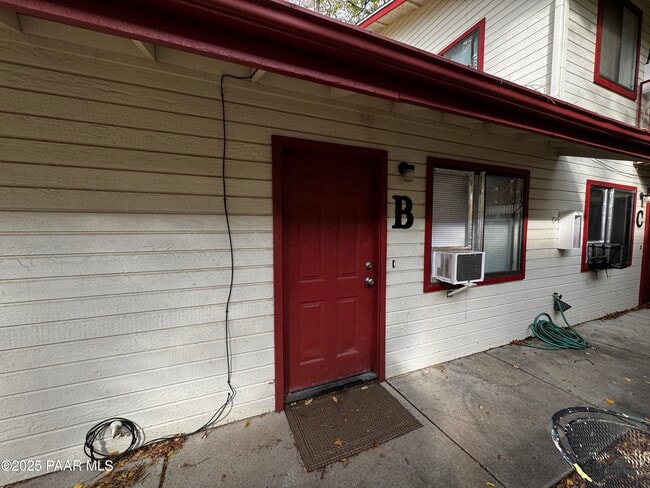 Building Photo - 719 Bird St