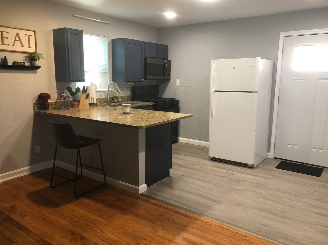 Building Photo - 2225 W Olmos Dr