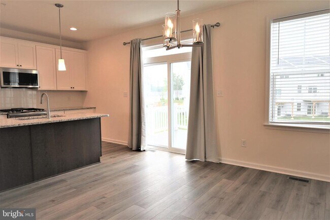 Building Photo - 61 Becker Dr