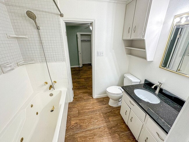 Building Photo - 4 Bedroom, 2 Bathroom Home in Woodway, TX!