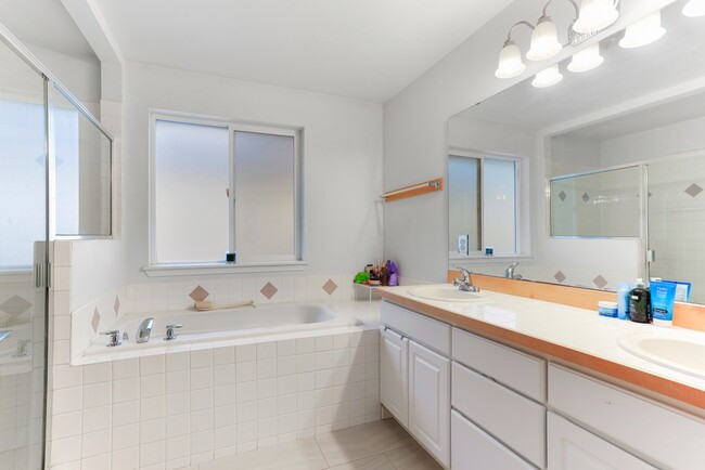 Primary Bath - Tub and Dual Vanity - 17111 3rd Pl W