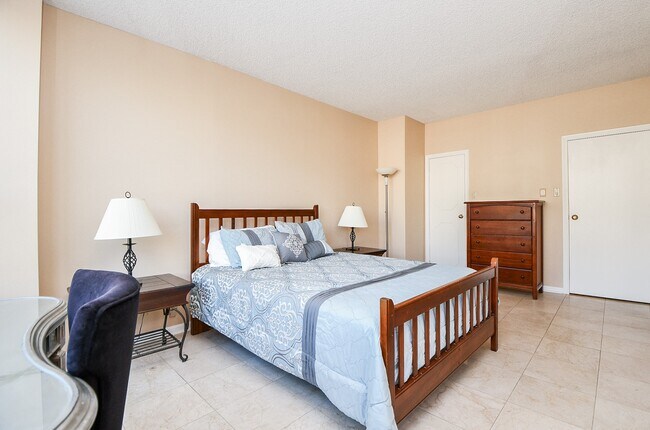 Building Photo - 5150 Hidalgo St