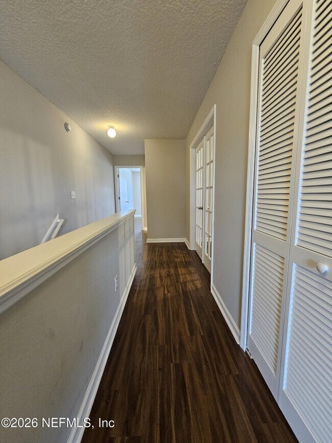 Building Photo - 2334 Sunset Bluff Dr