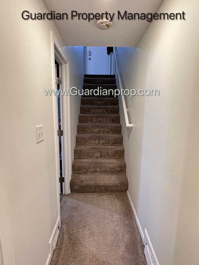Building Photo - St Louis Park Single Family Home, Fenced In yard, Washer/Dryer, 1 Car Garage