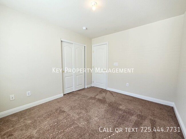 Building Photo - 3 BEDROOM TOWN-HOME IN NORTHWEST LAS VEGAS...