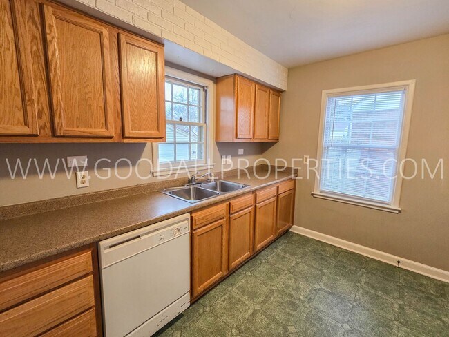 Building Photo - 3 bedroom brick home in the Waveland park area