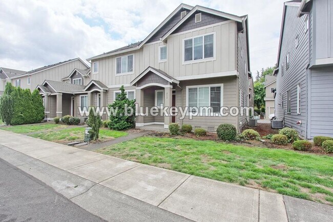 Building Photo - 3 Bed, 2.5 Bath Townhome with Upstairs Office or Tech Room
