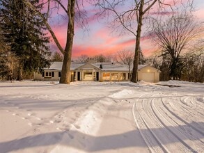 Building Photo - 25330 Brookview St