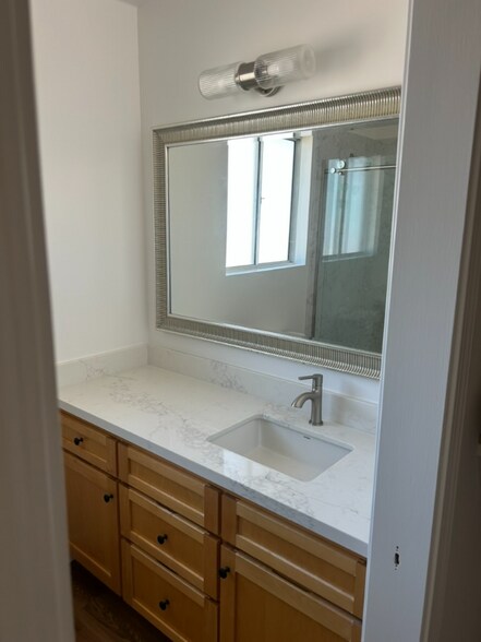 Building Photo - 761 2nd Ln