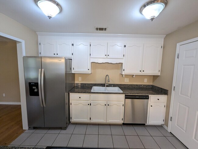 Building Photo - 2625 Weeping Willow Ln
