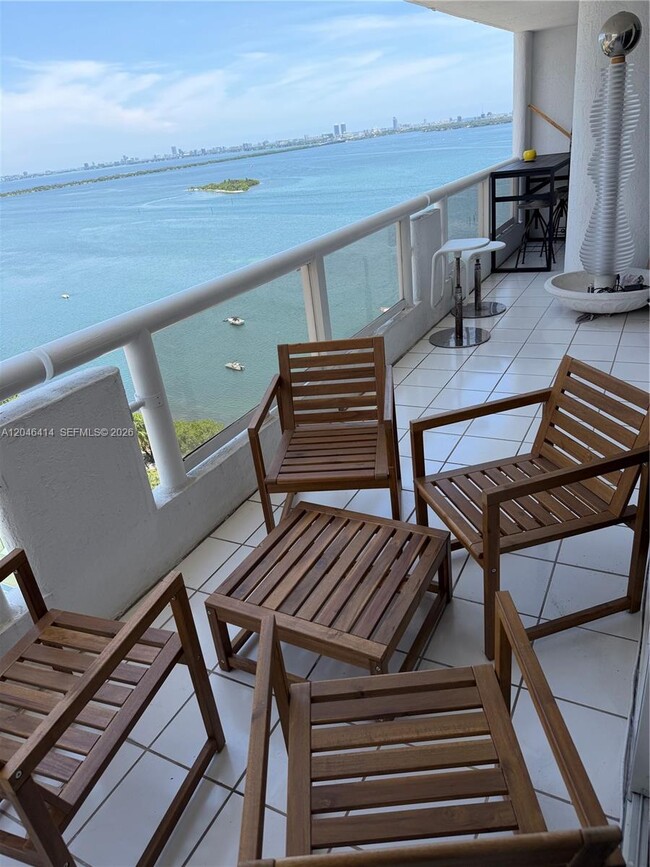 Building Photo - 1717 N Bayshore Dr