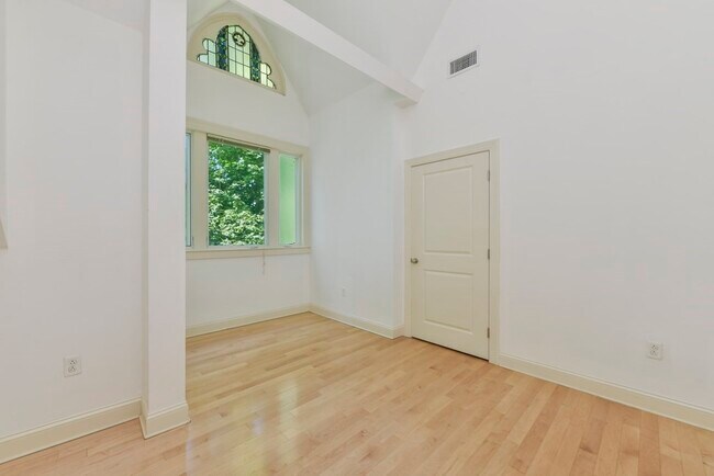 Building Photo - 201 Freeman St