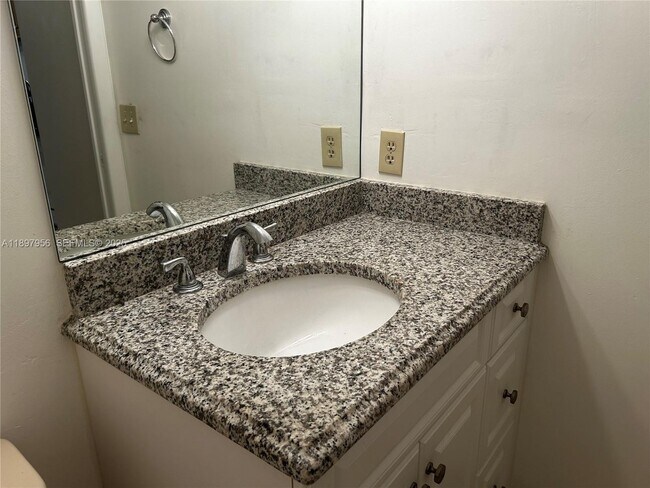 Building Photo - 10855 SW 112th Ave