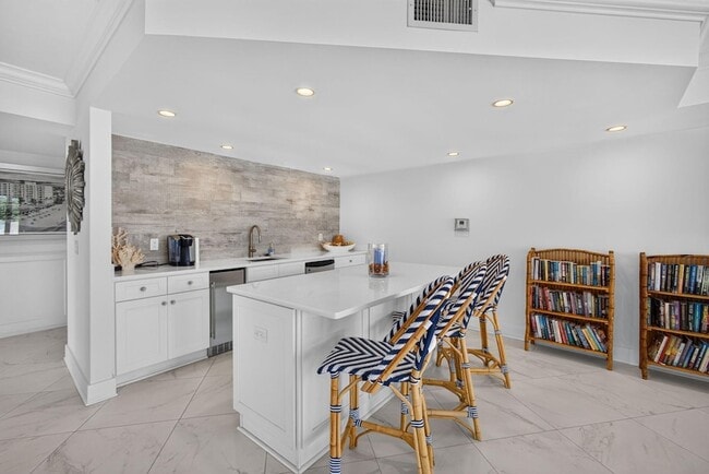 Building Photo - 5400 N Ocean Dr