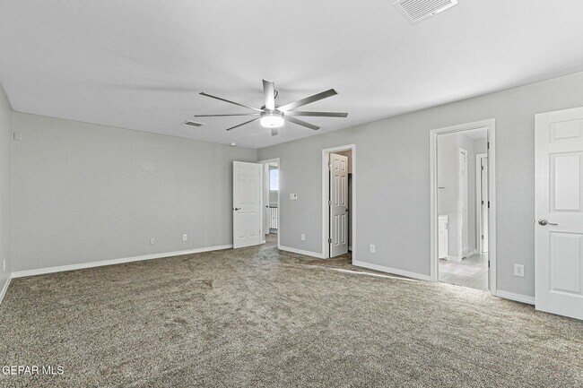 Building Photo - 2137 Shreya St