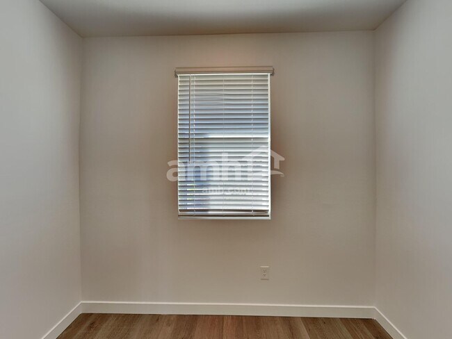 Building Photo - 9748 W Parkway Dr