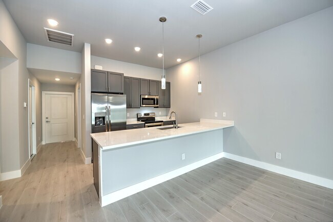 Building Photo - 231 SW 47th Ter