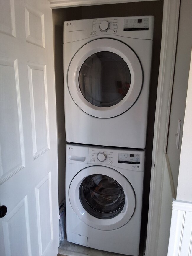 Building Photo - Strawberry Plains, 37871 - 3 bedroom, 2 bath home - Contact Sharon Arnwine (865) 313-7215