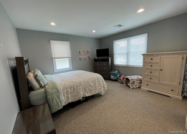 Building Photo - 512 E Penn St