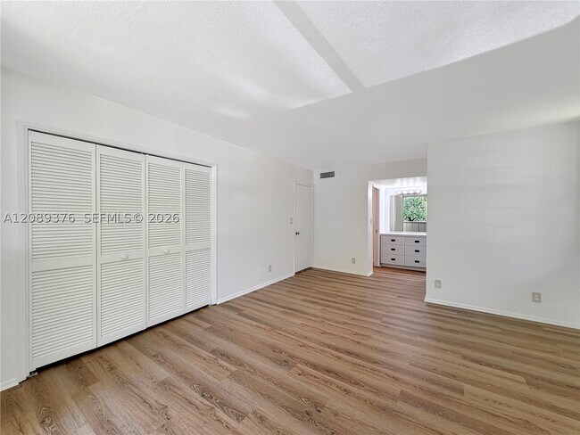 Building Photo - 3641 Oaks Clubhouse Dr