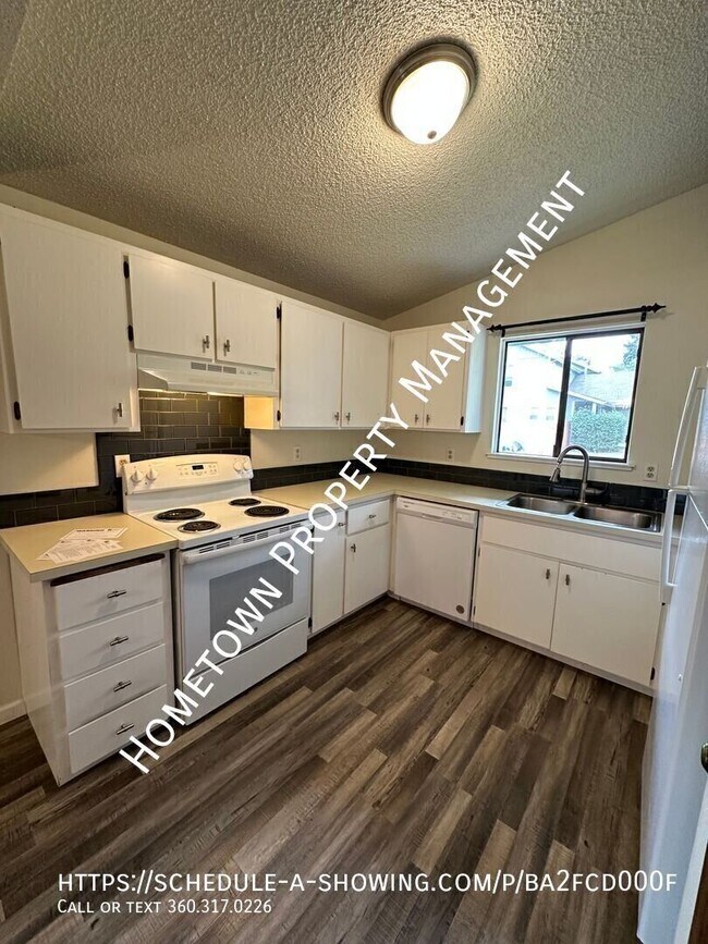 Building Photo - 2 Bedroom 2 Bath Duplex with Garage in Lac...