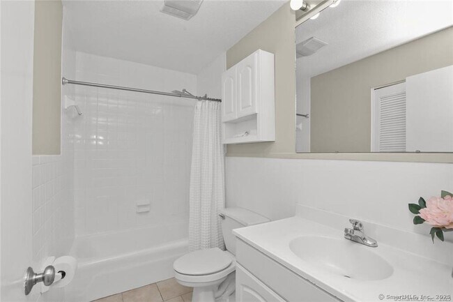 Building Photo - 350 Grovers Ave