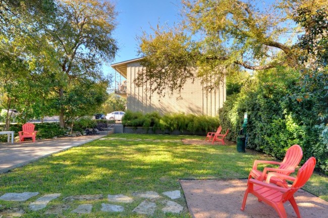 Building Photo - Newning Oaks Apartments
