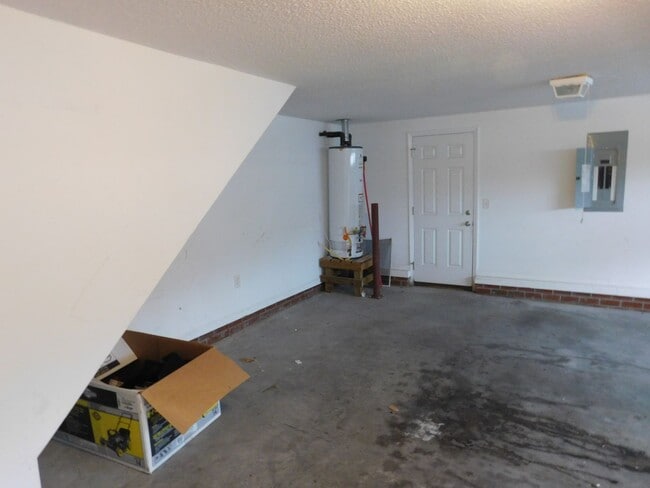 Building Photo - 3103 Drew Ave