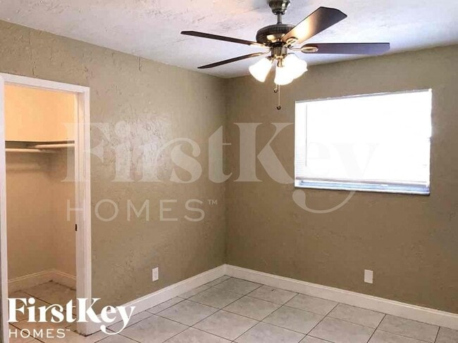 Building Photo - 2840 SW 2nd Ct