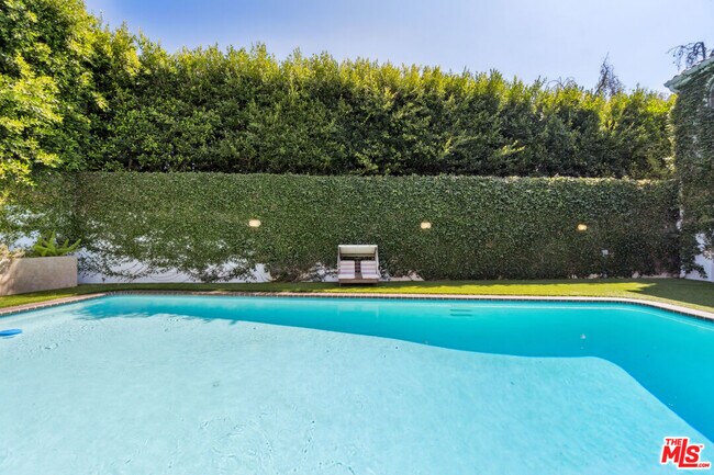 Building Photo - 956 S Longwood Ave