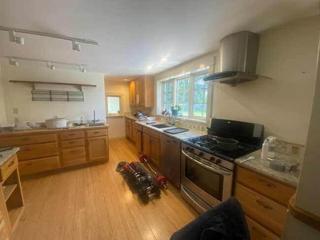 Building Photo - 2 Quechee Rd