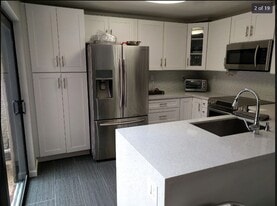 Building Photo - 4722 SW 67th Ave