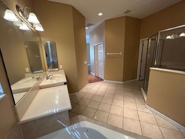Building Photo - 854 Kazaros Cir