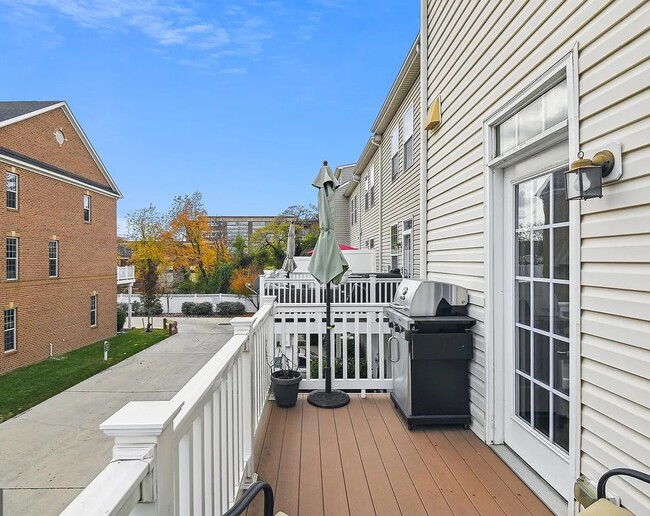 Building Photo - 4511 Foster Ave