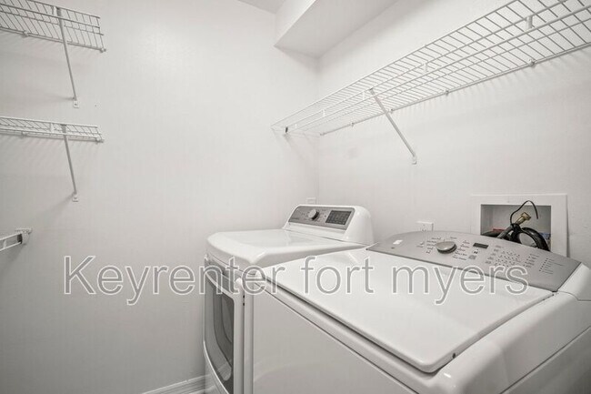Building Photo - 4293 Island Cir