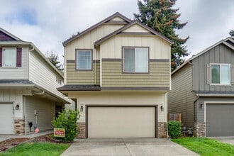Building Photo - THREE BEDROOM HOUSE