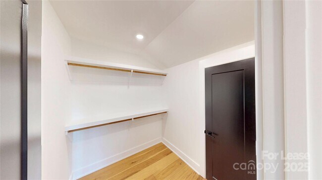 Building Photo - 313 E Peterson Dr