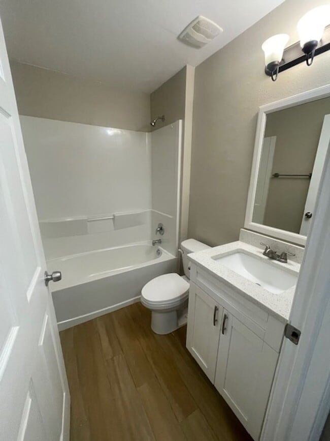 Building Photo - Duplex for rent
