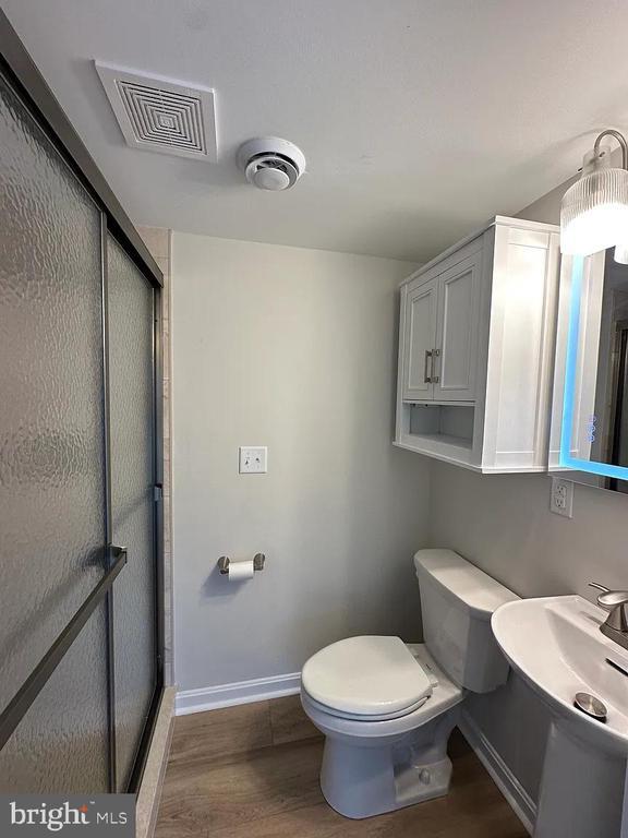 Building Photo - 104 Stuart Ave