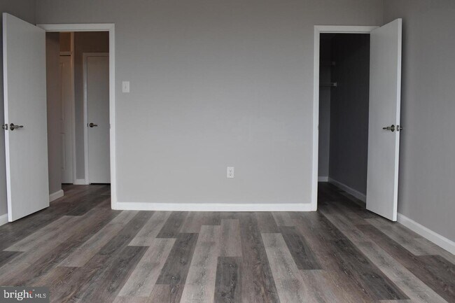 Building Photo - 7-1840-1807 Frontage Rd