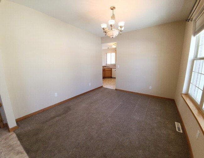 Building Photo - 1805 Deer Path