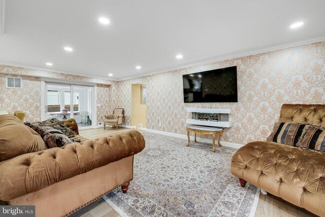 Building Photo - 10904 Gainsborough Rd